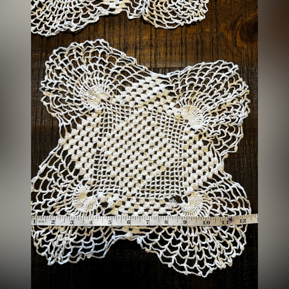 Lot of 5 vintage Crocheted Doilies White Various Shapes and Sizes - Picture 2 of 7